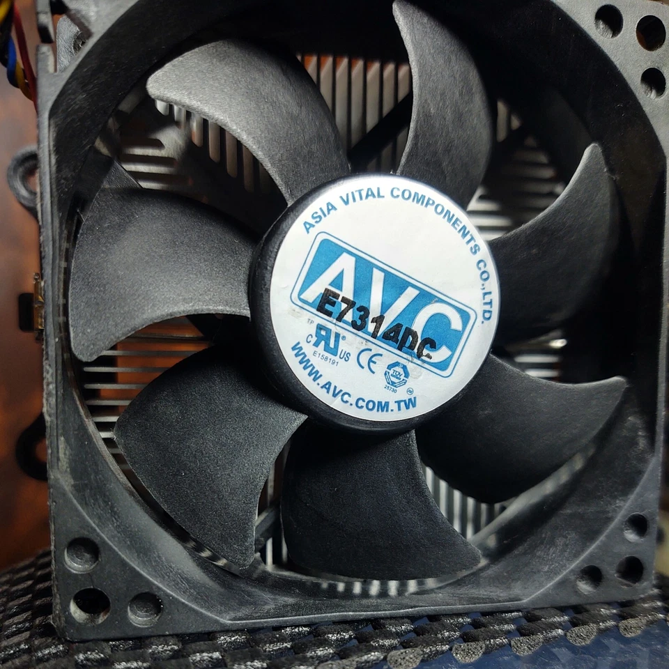 Gateway Desktop CPU Heat Sink CoolingFan with Aluminum Fins AVC Four Pin E7314DC - Image 2 of 4