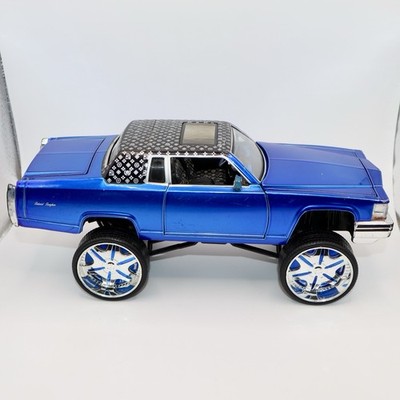 JADA DONK BOB & BUBBLE 1985 CADILLAC BROUGHAM 1:24SCALE BLUE