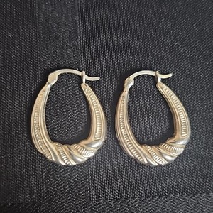 Sterling Silver 925 Oval Hoop Earrings Hinged Closure 2.32g Decorative Design