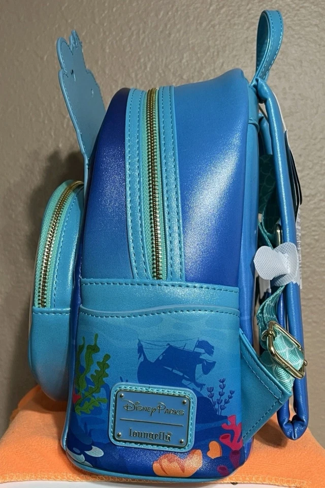 Mochila Loungefly Sirenita 35 Aniversario Parques Disney Brilla en la Oscuridad Nueva con Etiquetas Foto 4 de 4