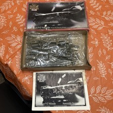 Revell 1/54 0560 German V-2 Missile The History Makers Rocket WW2 Model 1994
