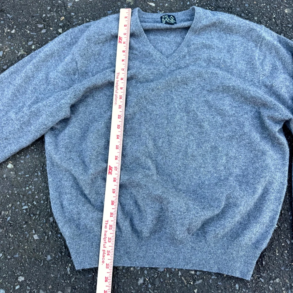 Jos A Bank Men's Gray 100% Cashmere V Neck Soft Lightweight Sweater Size Large - Image 4 of 4