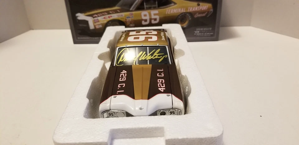 Darrell Waltrip #95 "亲笔签名" 1971 水星循环码头运输 1/24 — 第 4/4 张图片