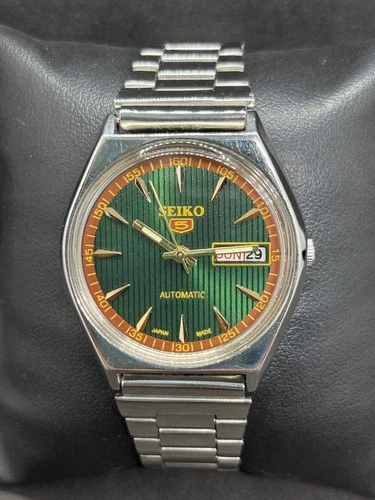 vintage Seiko 5 Refurbished Day/Date Men's Japan Made Wrist Watch