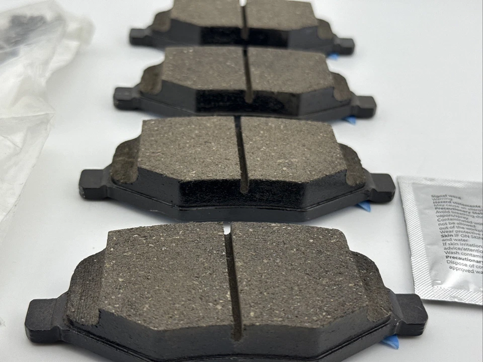 Juego de pastillas de freno delanteras Motorcraft Ford Explorer Flex Taurus BRF-1972 FB5Z-2200-E Foto 3 de 4