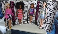 NEUF BUNDLE MATTEL 2018 SET de 4 Poupées BARBIE FASHIONISTAS GBK91 shipper box