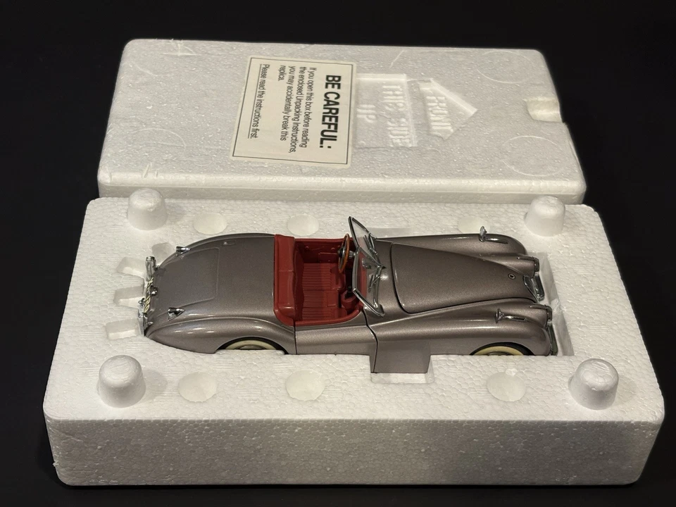1949 Jaguar XK120 Danbury Mint 1:24 Scale  - Image 3 of 3