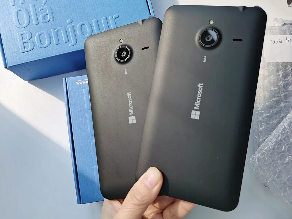 Microsoft Lumia 640 XL - Unlocked 3G - 5.7" - 8GB - microSDXC - Smartphone - Image 2 of 4