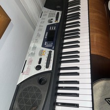 Yamaha EZ-150 - Electronic Keyboard - Excellent w/ Power Supply