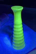 Vintage Jeanette Jadeite Uranium Glass Beehive Bud Vase Glows