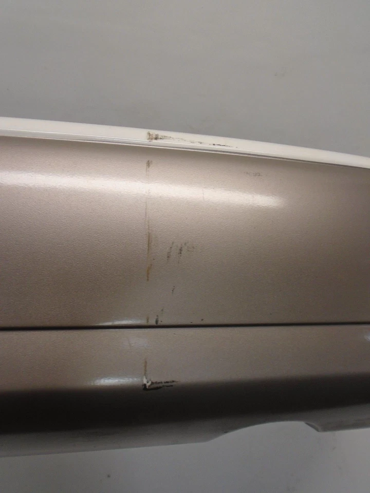 97-01 Lexus ES300 Rear Bumper Cover Assy Beige/White 52159-33906 OEM DK804160 Foto 4 de 4