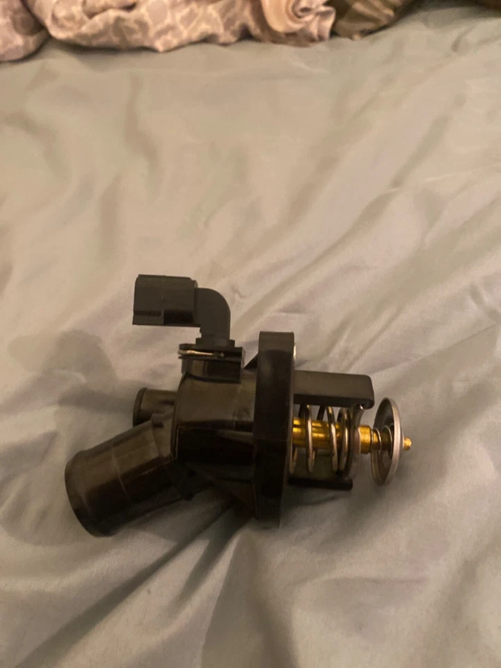 Carcasa de termostato para Ford Focus 01-03 Ranger 2005-11 2,0 L 2,3 L l4 GAS Foto 2 de 4