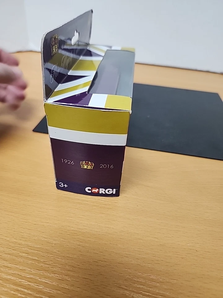 NEW~CORGI ~ Commemorative Die-cast ~ Classic Routemaster ~ QUEEN'S 90th Birthday - Image 4 of 4