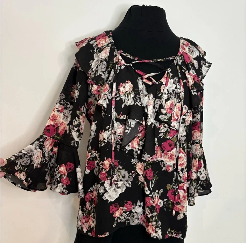Blusa manga campana floral My Michelle talla mediana Foto 2 de 4