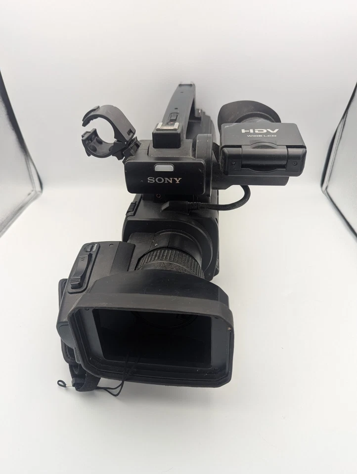 Sony HVR-HD1000E camcorder 6.1MP CMOS Full HD shoulder held camcorder - Image 2 of 4