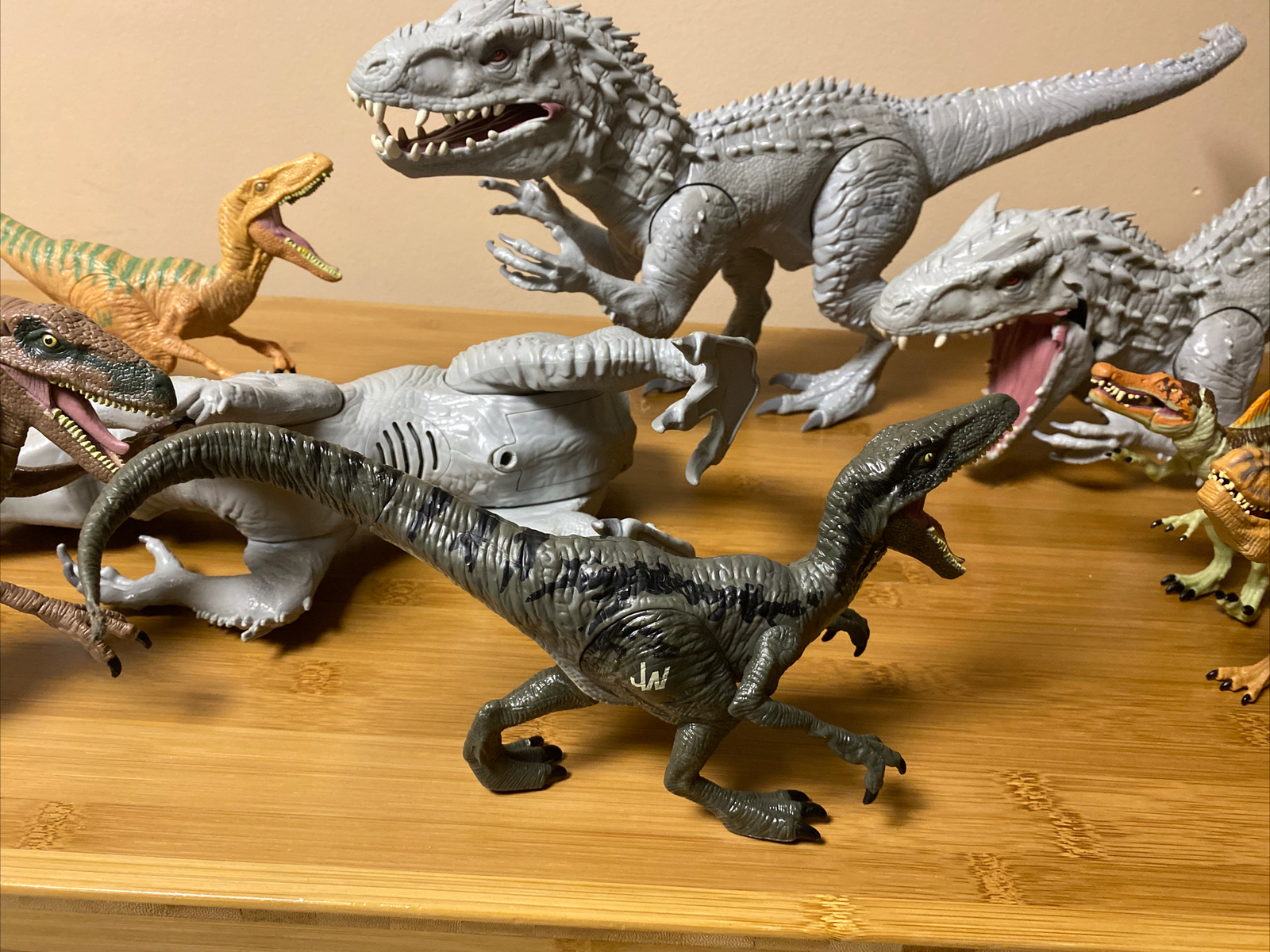 Lot Of Jurassic World Dinosaur Figure Toys 3x Indominus Rex + T Rex ...