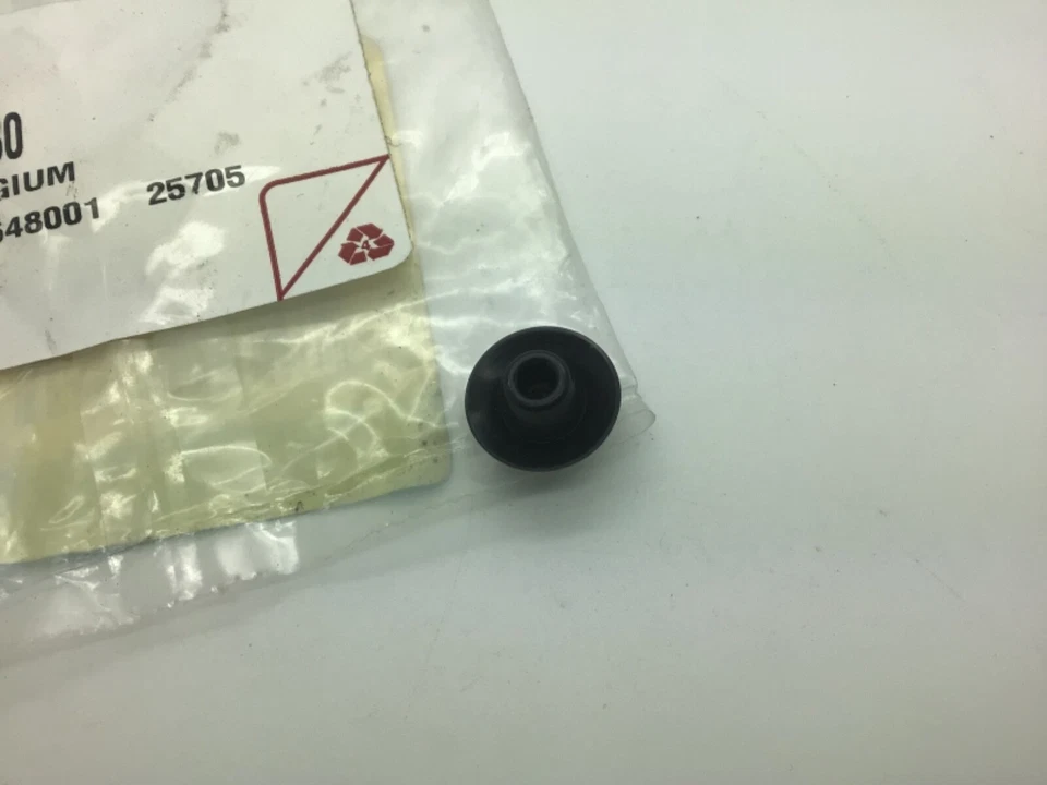 Rover 400 600 Blanking Plug Grommet Seal Cap Stop Seal Clip AYB100280 - Image 2 of 4