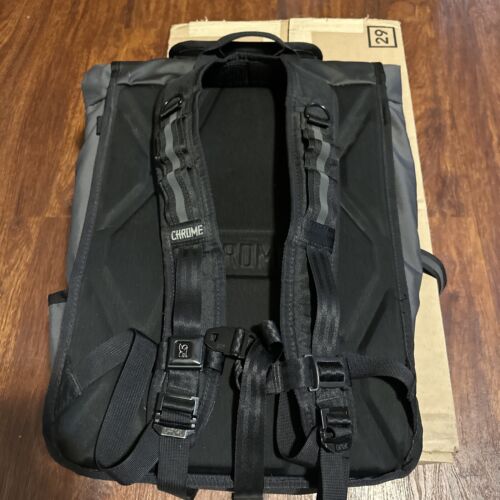 Chrome Industries Backpack Blackrucksack Fold over Peeling Cracking 21x13x4 - Picture 2 of 7