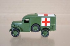 Dinky Toys 80 F Ambulance Militaire Renault Carrier A RESTAURER & A