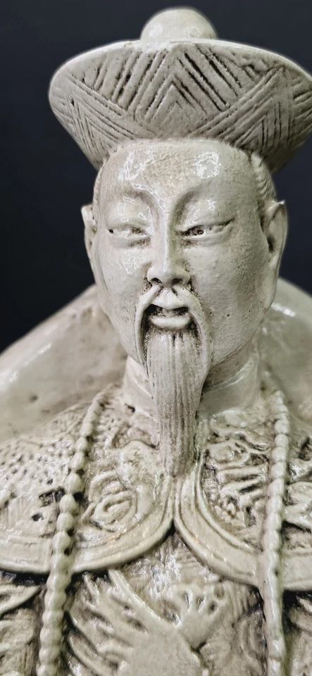 Antigua escultura china del emperador Qianlong sentado en piedra tallada  Foto 4 de 4