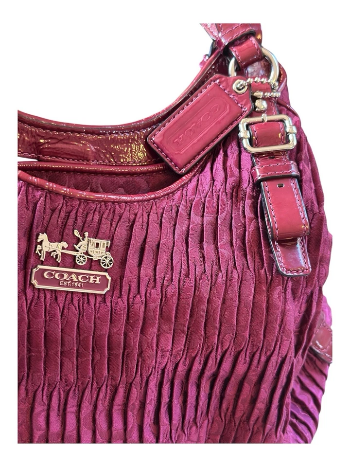 Bolso de Hombro Coach Madison Reunido Plisado Charol Granate Borgoña Foto 2 de 4