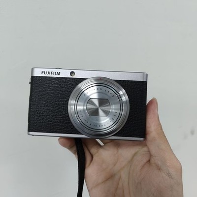 Fujifilm XF1 X Series 12.0MP 4x Optical Zoom Digital Camera English - 95% New