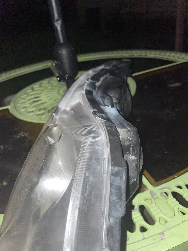 Used RH Headlight-Regular TYC 20-6733-01 2006-11 Honda Civic broken cracked read - Image 3 of 4