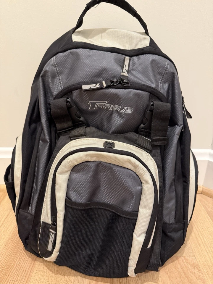 Mochila acolchada TARGUS Slam para portátil de hasta 15,4", modelo RG0322-02 negra gris Foto 2 de 4