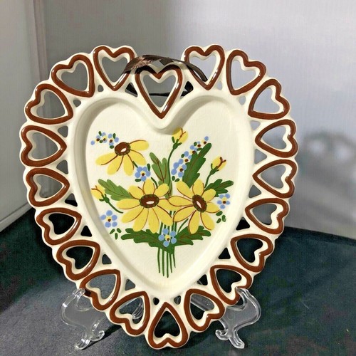 Vintage Pottery Heart Shaped Wall Hanging Hearts Around Frame Bouquet of Daisies - 第 1/5 張圖片