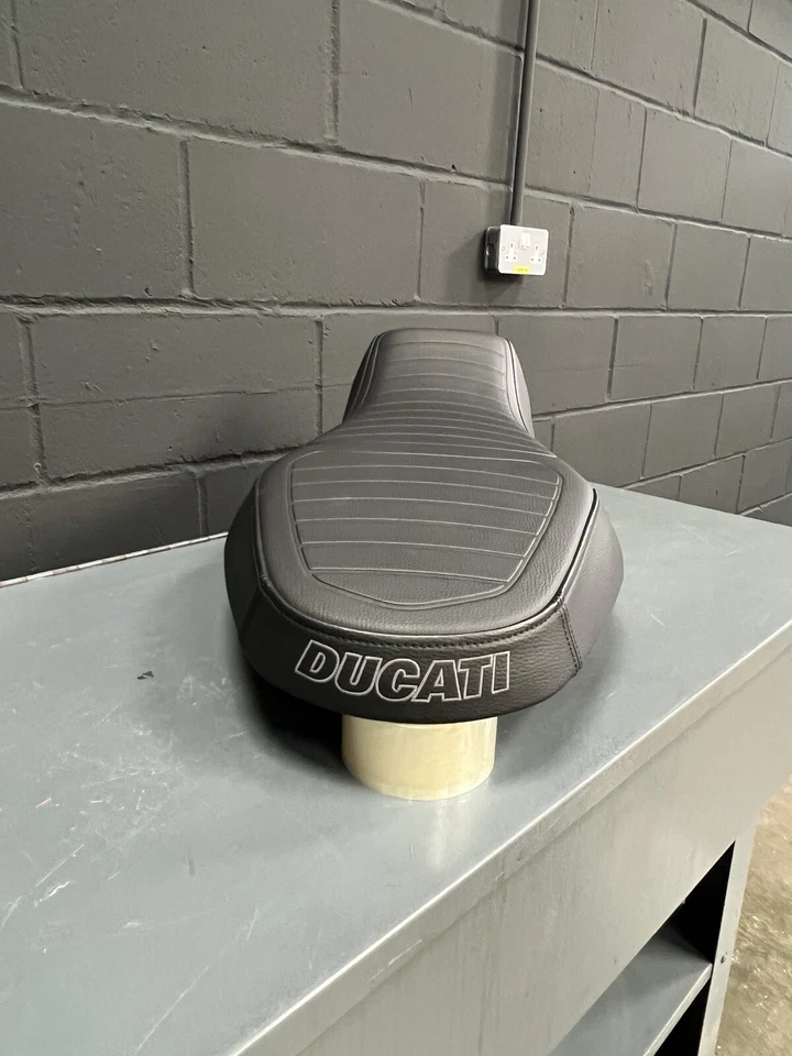 Assento Ducati Scrambler 1100 removido de um novo modelo 2023 - Imagem 4 de 4