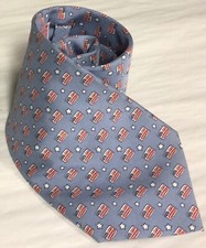 VINEYARD VINES MENS NECK TIE AMERICAN FLAGS ON LIGHT BLUE BACKGROUND GUC 61 X 4