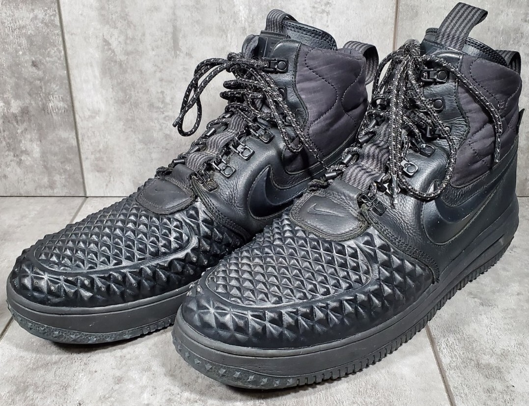 black nike duckboot