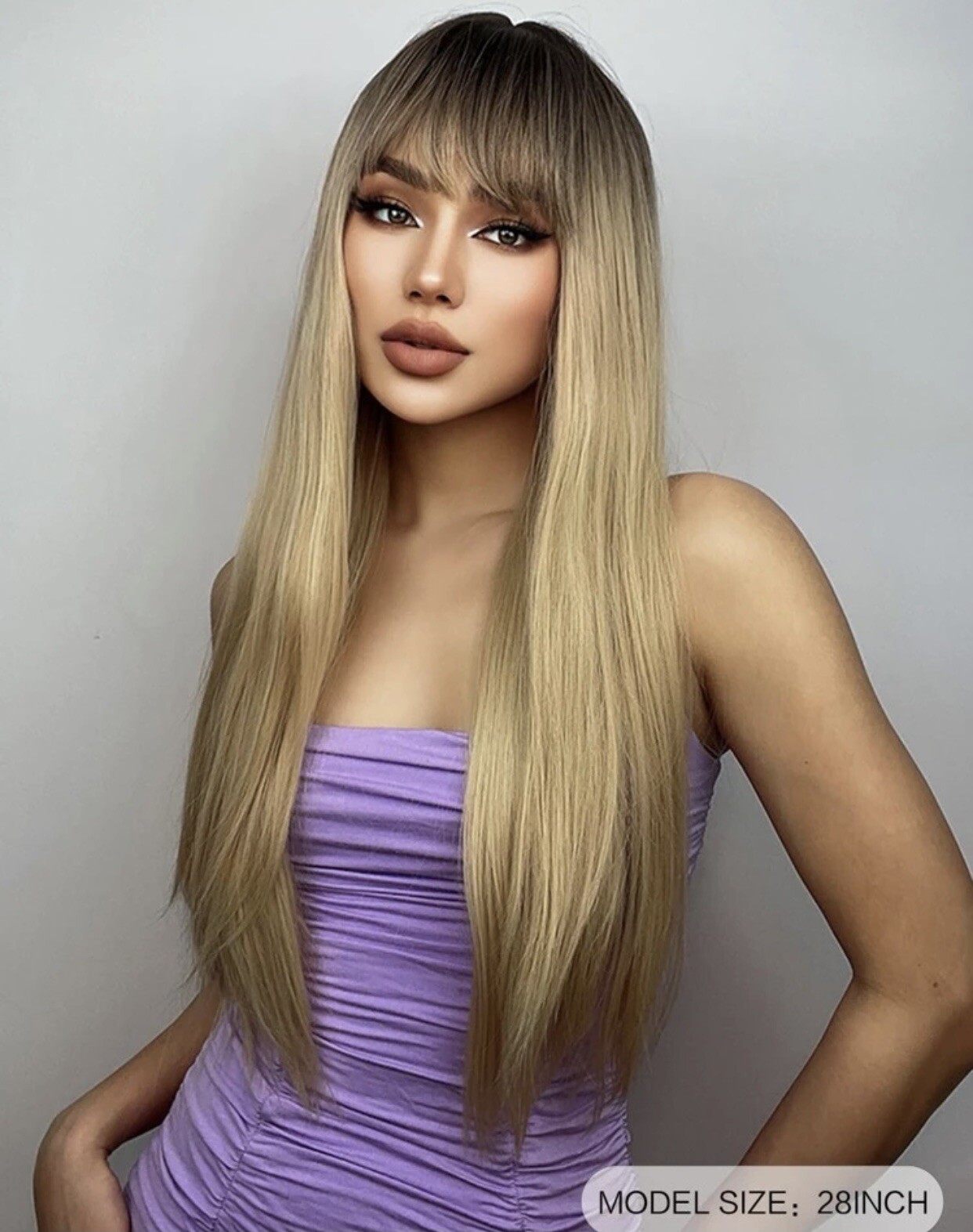 Perruque blonde dorée frange cheveux longs lisses synthétiques femme