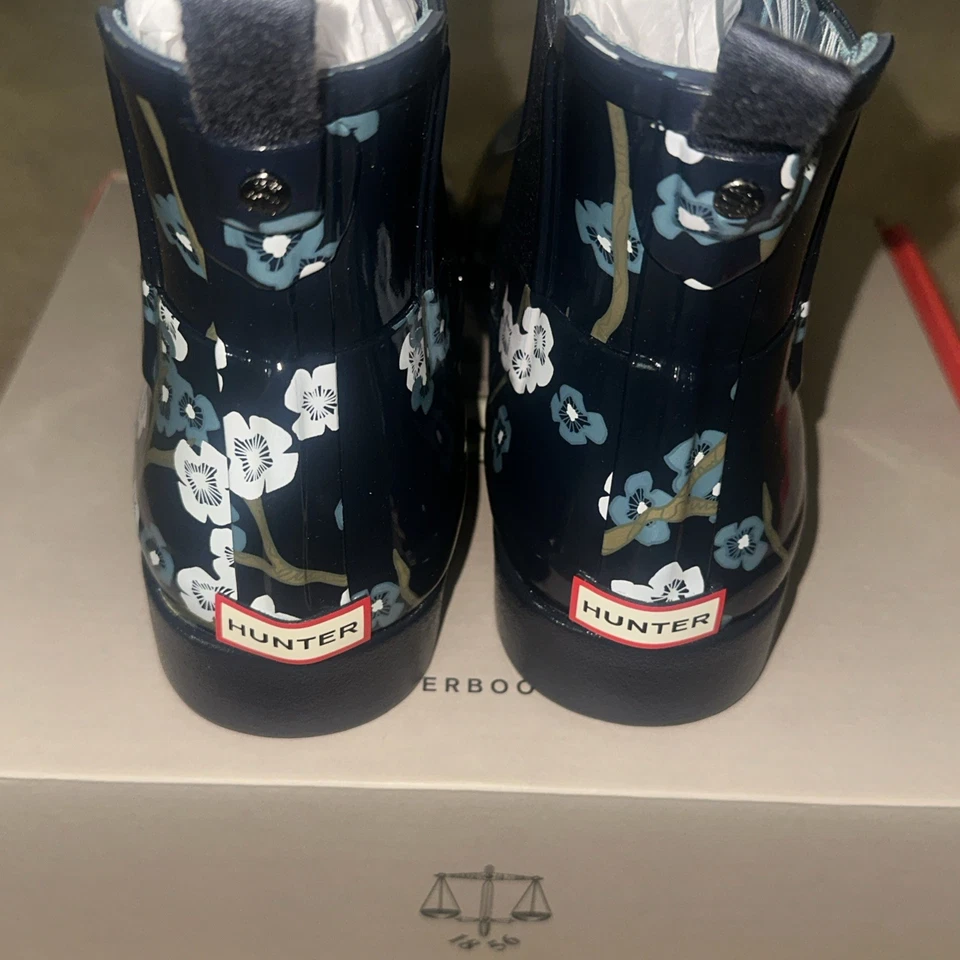Hunter 精制花印花雨靴 9 码全新带盒 WFS1017BMP — 第 4/4 张图片