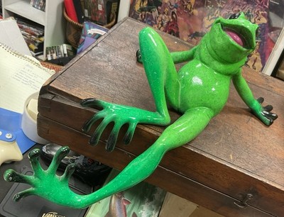 Kitty s Critters Zoom Zoom Green Frog Shelf Sitting Figurine Retired Rare 13in