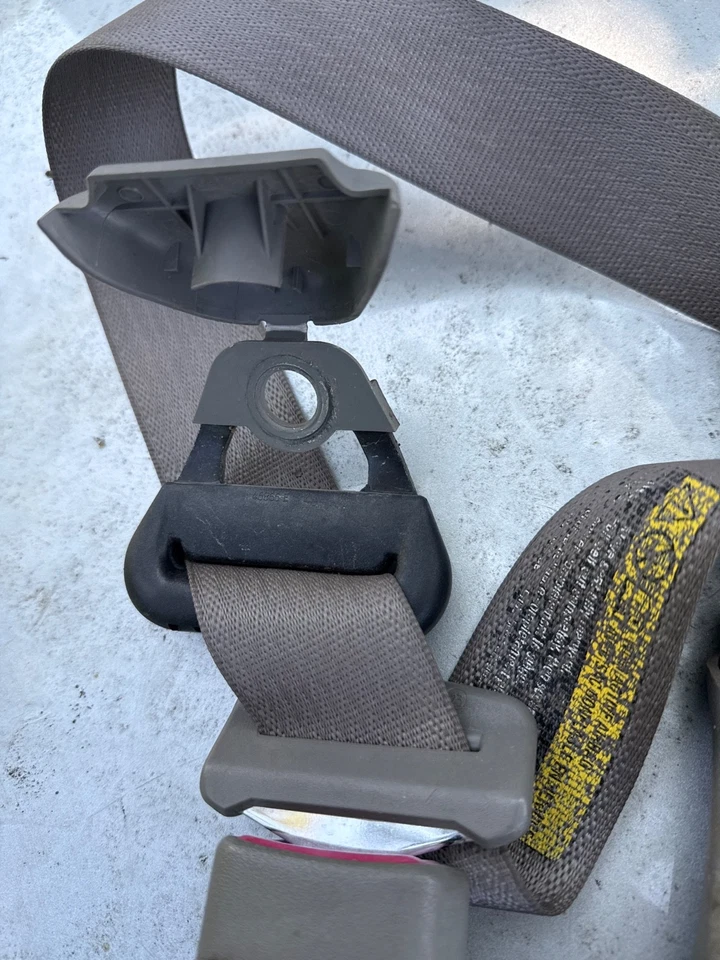 Chevrolet Impala 2000 2005 repuesto gris OEM conjunto de cinturón de seguridad delantero 238122A Foto 2 de 4