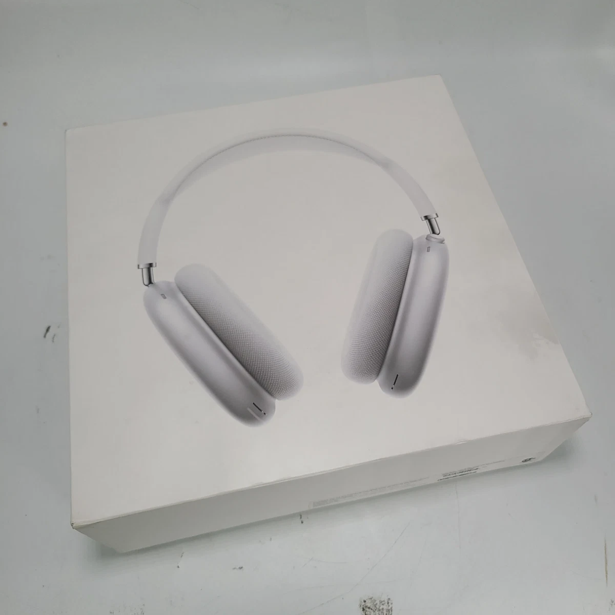 New Open Box Apple AirPods Max Wireless Over-Ear Headset Silver