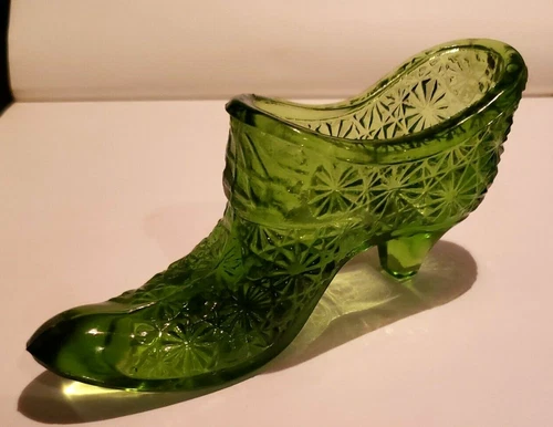 Vintage Fenton Forest Green Glass Daisy & Buttons Shoe Slipper Boot 6 inch