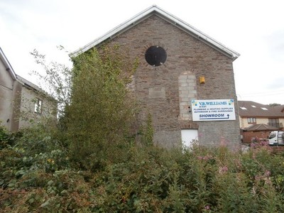 Photo 6x4 The former Zoar Chapel (Calvinistic Methodist), Maesycwmmer Yst c2017