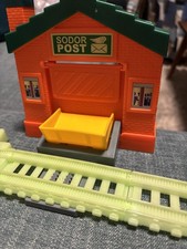 Fisher-Price GeoTrax Thomas & Friends Percy&rsquo;s Midnight Mail Delivery Track Lot
