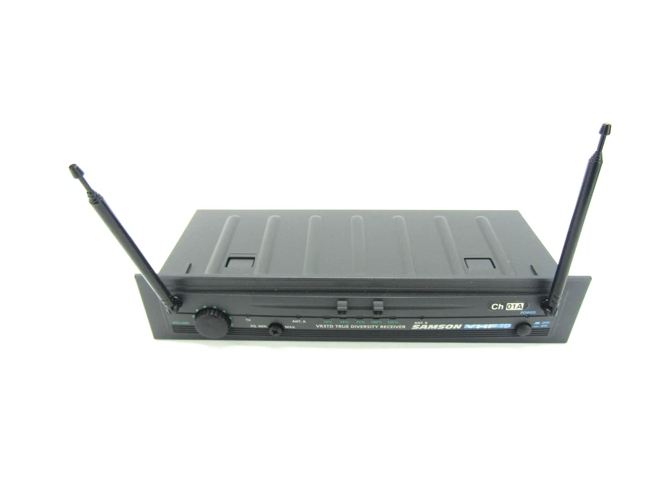 Receptor Samson VR3TD True Diversity con micrófono de mano, clip y estuche rígido Foto 2 de 4