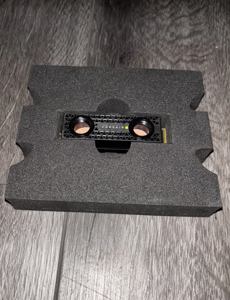 SSD Corsair MP700 PRO 4TB PCIe 5.0 x4 NVMe M.2 2280 con bloque de agua. Foto 4 de 4