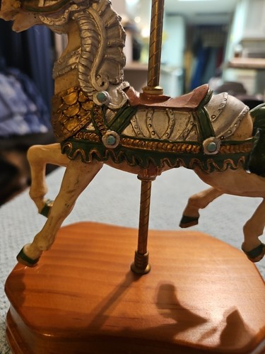 Vintage Carousel Horse Music Box “somewhere Out There” Wooden Base Tested - Picture 4 of 10