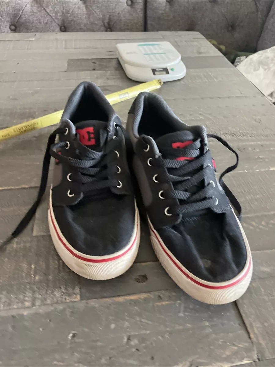 DC Skateboard Shoes Striker Black Grey Red Mens dc7