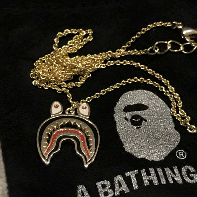 A BATHING APE BAPE SHARK Necklace with Pouch 100% Authentic A BATHING APE BAPE SHARK Necklace with Pouch 100% Authentic