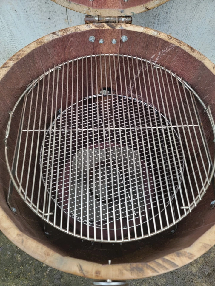 Hermosa barbacoa ahumadora de barril de vino de roble personalizada Foto 4 de 4