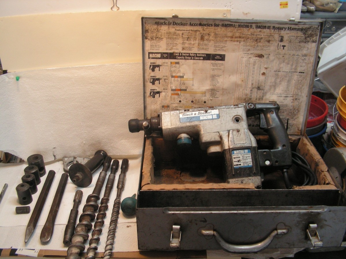 BLACK & DECKER MACHO111 HD ROTARY HAMMER DRILL +Bits & EXTRAS