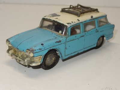 Triang spot on 306 HUMBER SUPER SNIPE ESTATE  ( 421 )