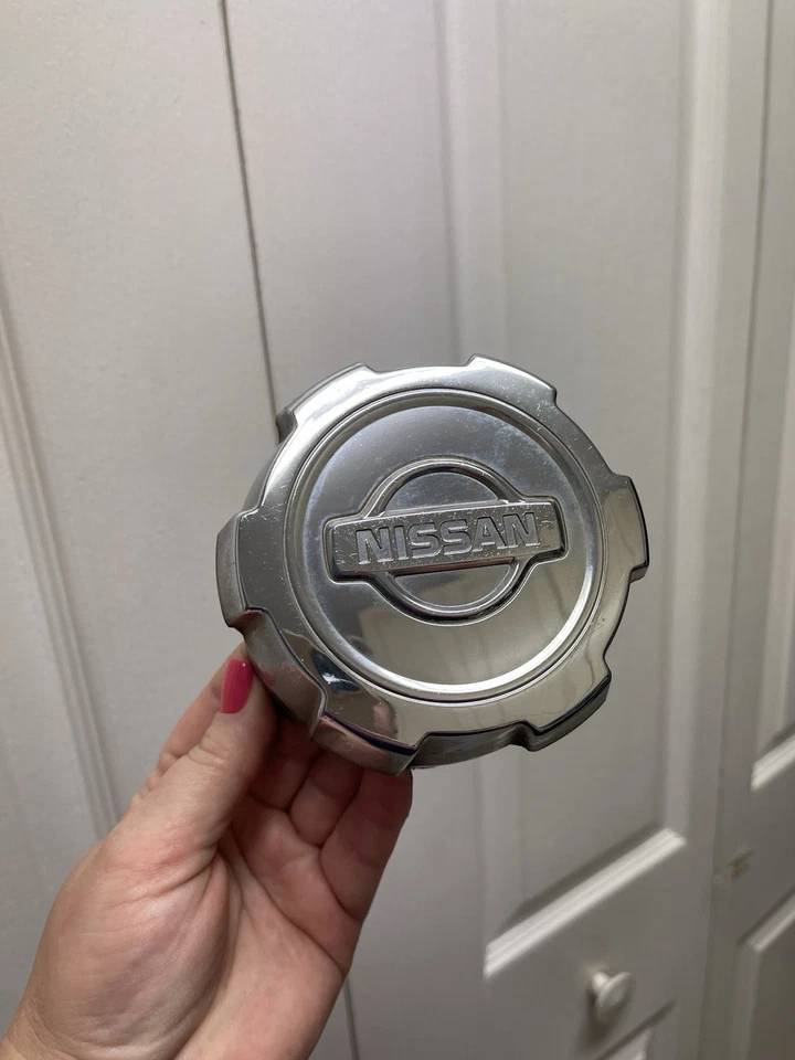 Tapa central de rueda cromada Nissan Pathfinder 1999 2000 40315-2W320 cromo original Foto 2 de 4