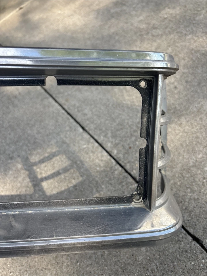 Bisel de faros Bonneville LH 1980 1981 moldura envolvente izquierda OEM Pontiac BZ4 Foto 4 de 4